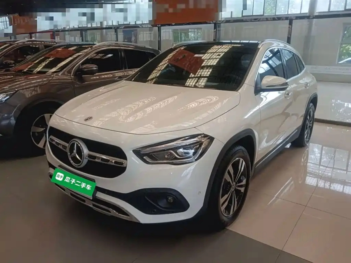 MERCEDES BENZ GLA