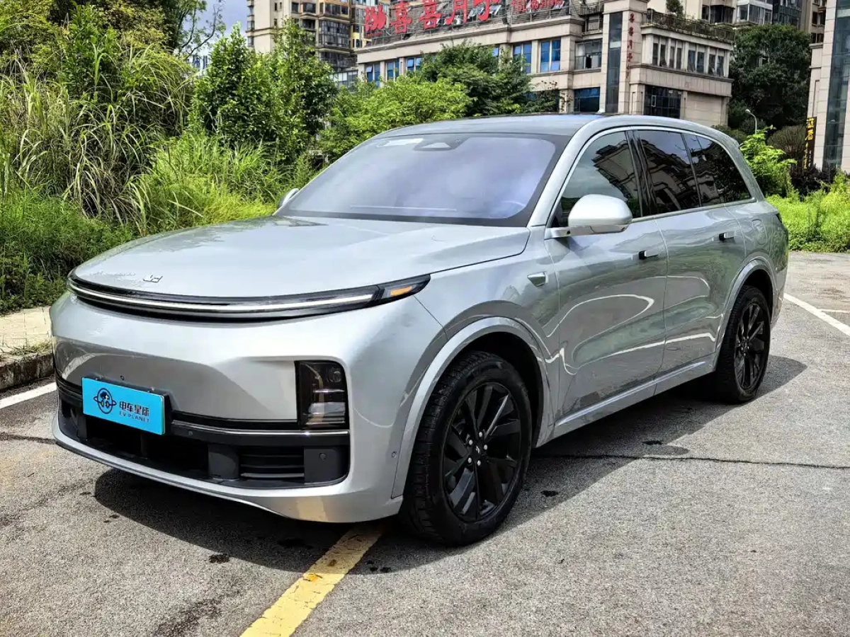 LI AUTO L8  2023