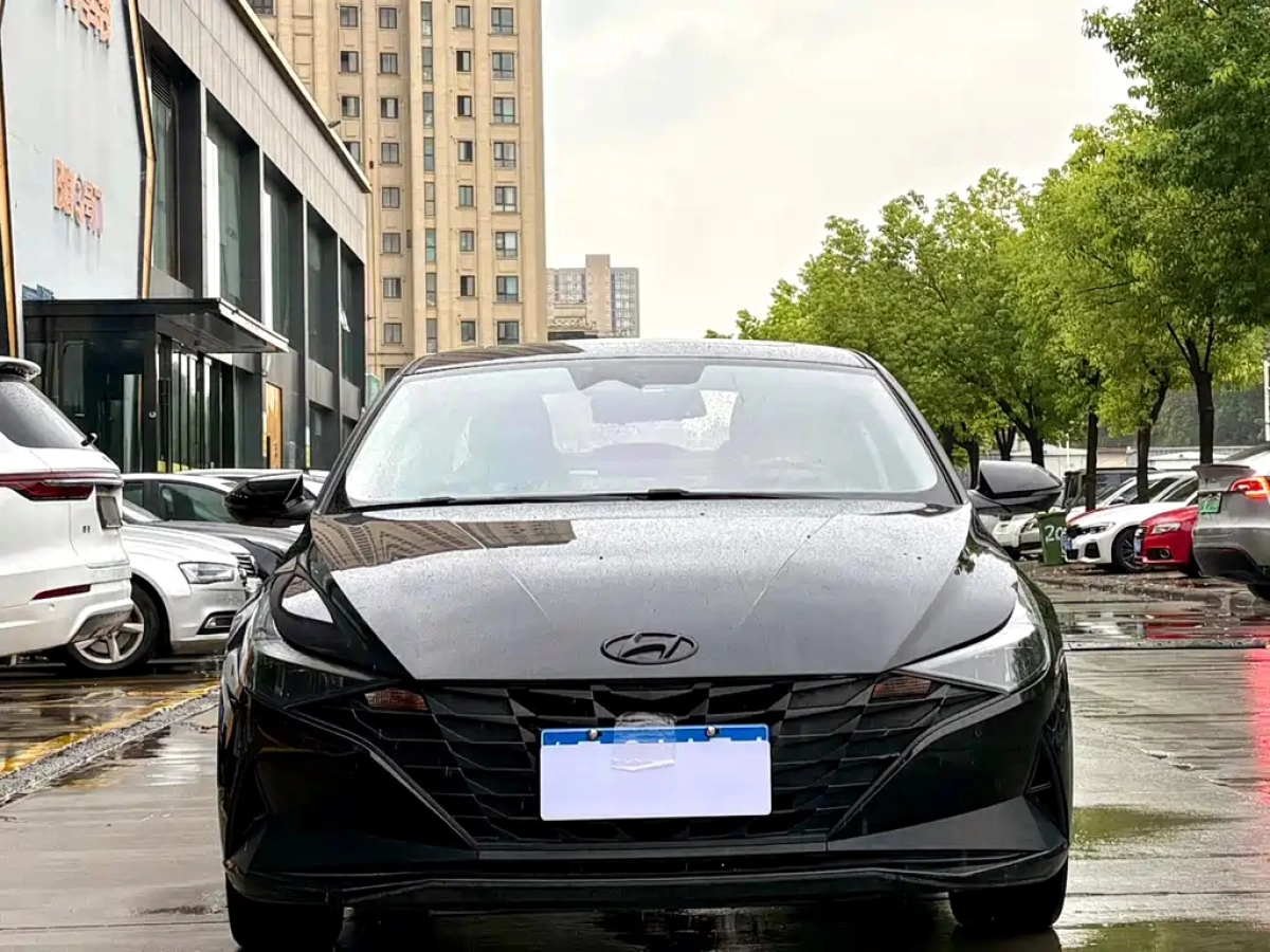 HYUNDAI ELANTRA