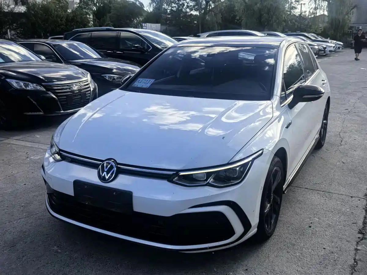 VOLKSWAGEN GOLF  2023