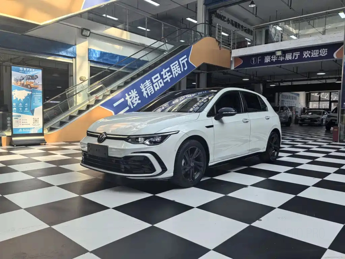 VOLKSWAGEN GOLF  2021