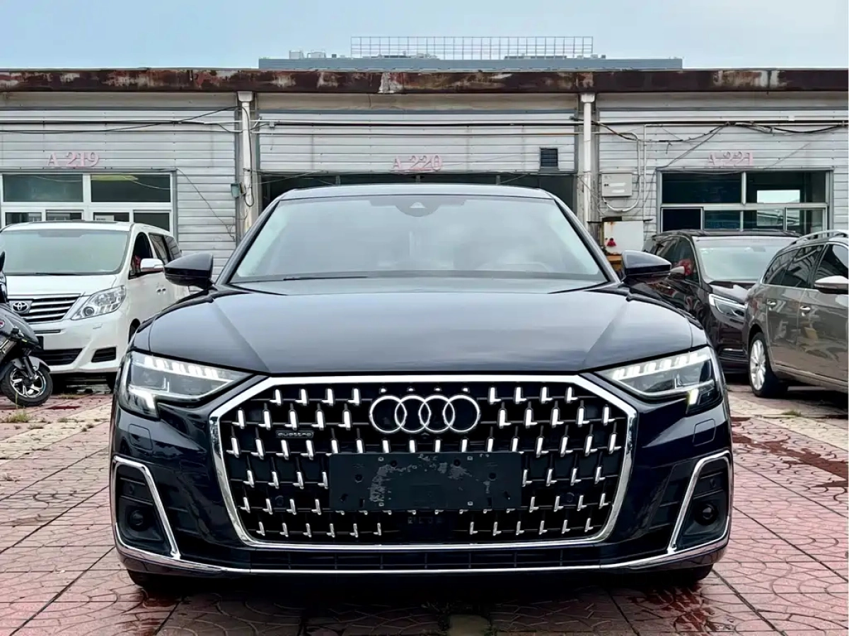 AUDI A8