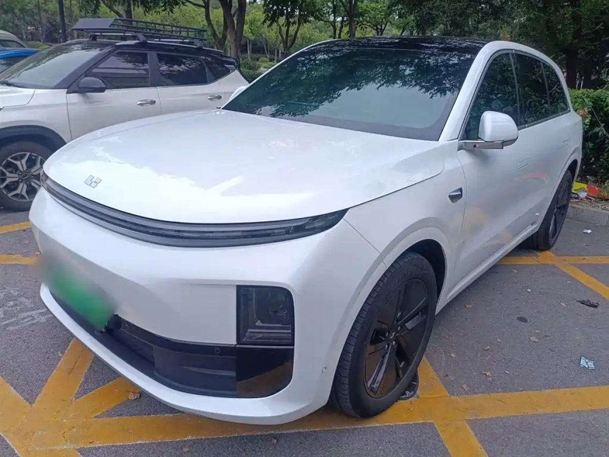 LI AUTO L6  2024