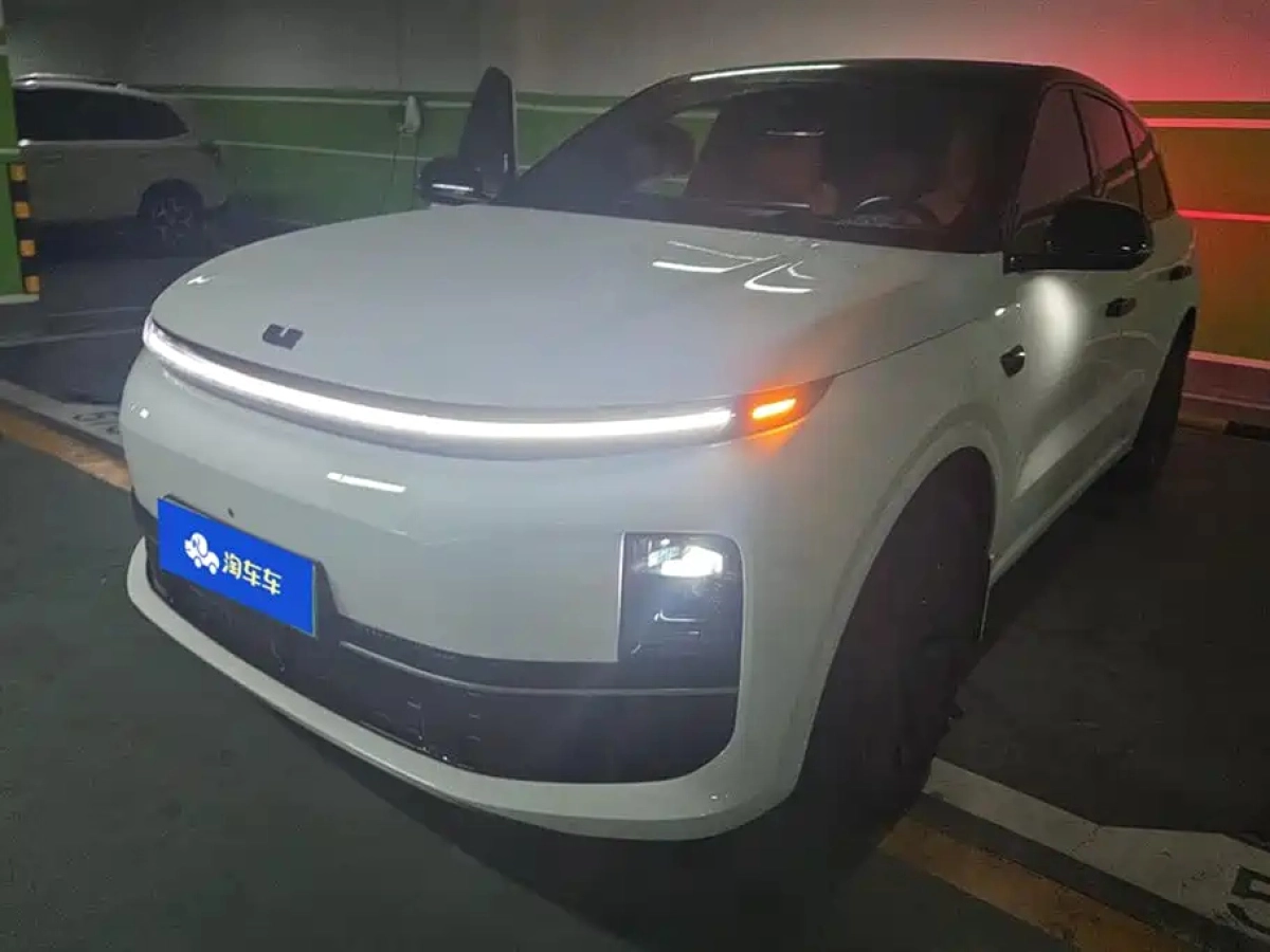 LI AUTO L6  2024