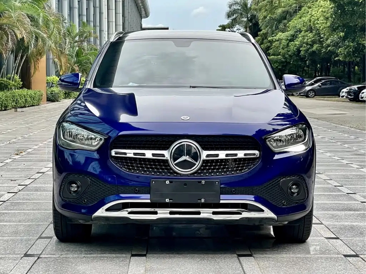 MERCEDES BENZ GLA  2020