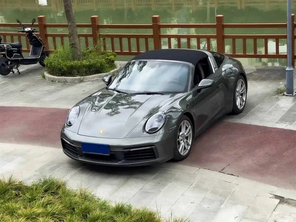 PORSCHE 911  2023