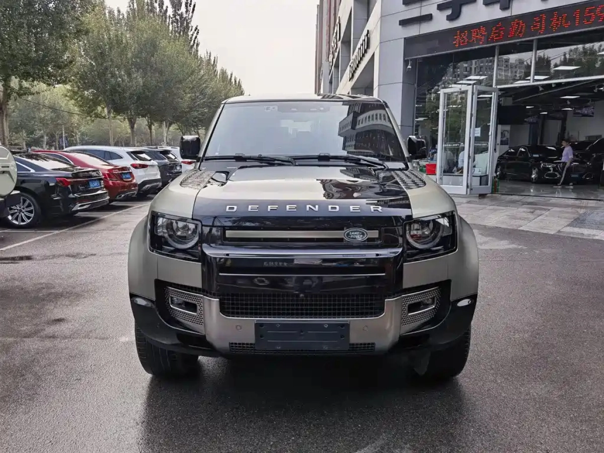 LAND ROVER DEFENDER