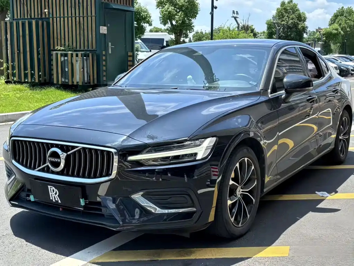 VOLVO S60  2022