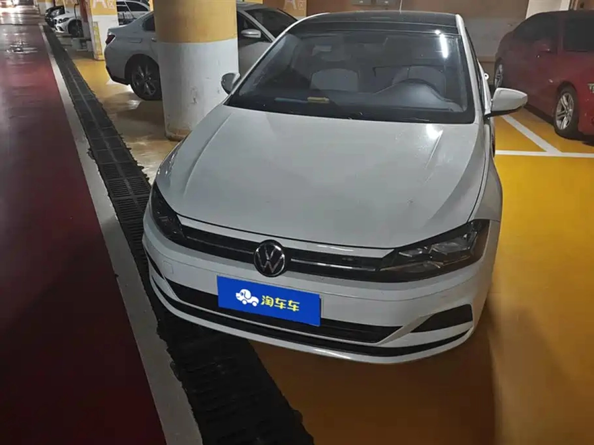 VOLKSWAGEN POLO