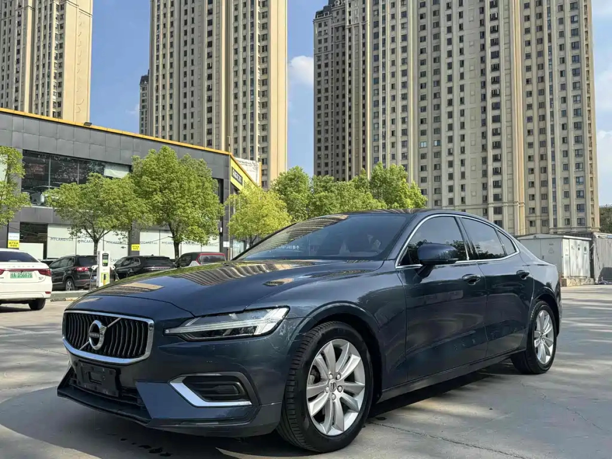 VOLVO S60  2021