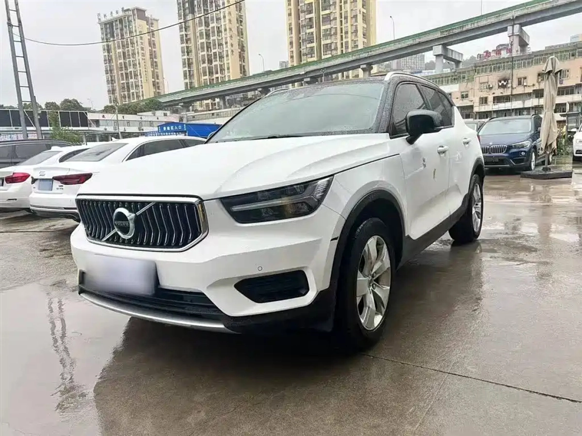 VOLVO XC40  2021