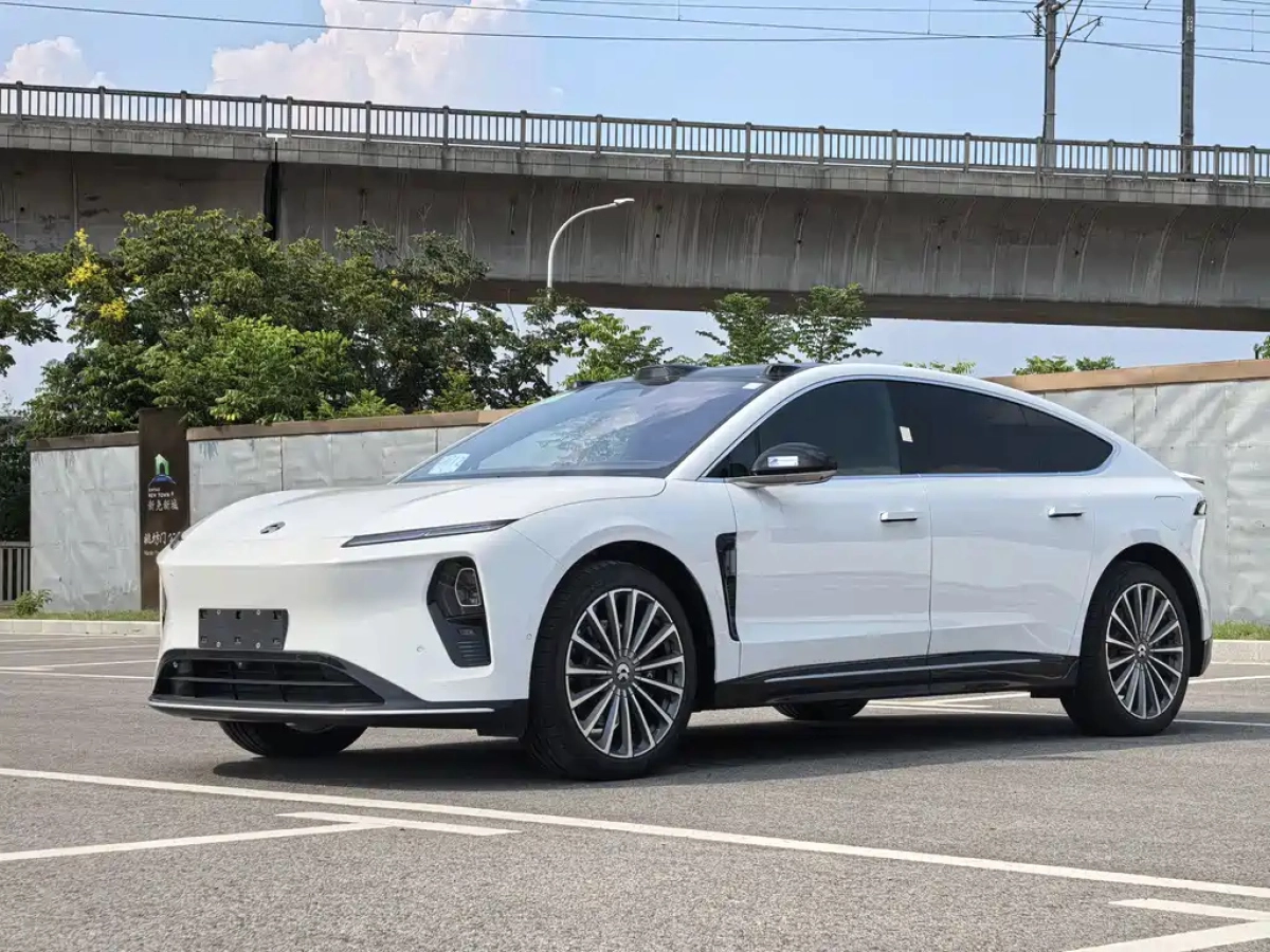 NIO ET9  2025