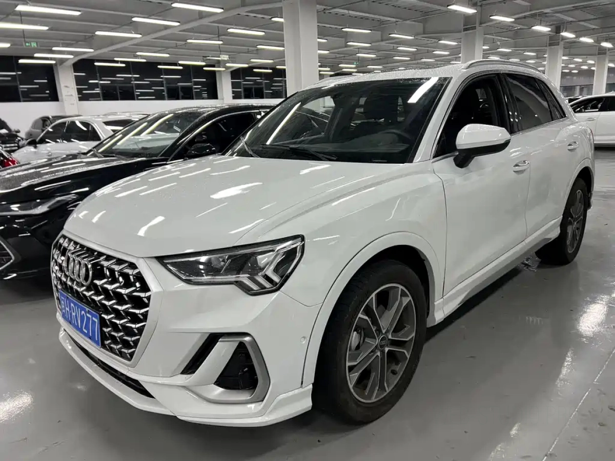 AUDI Q3  2024