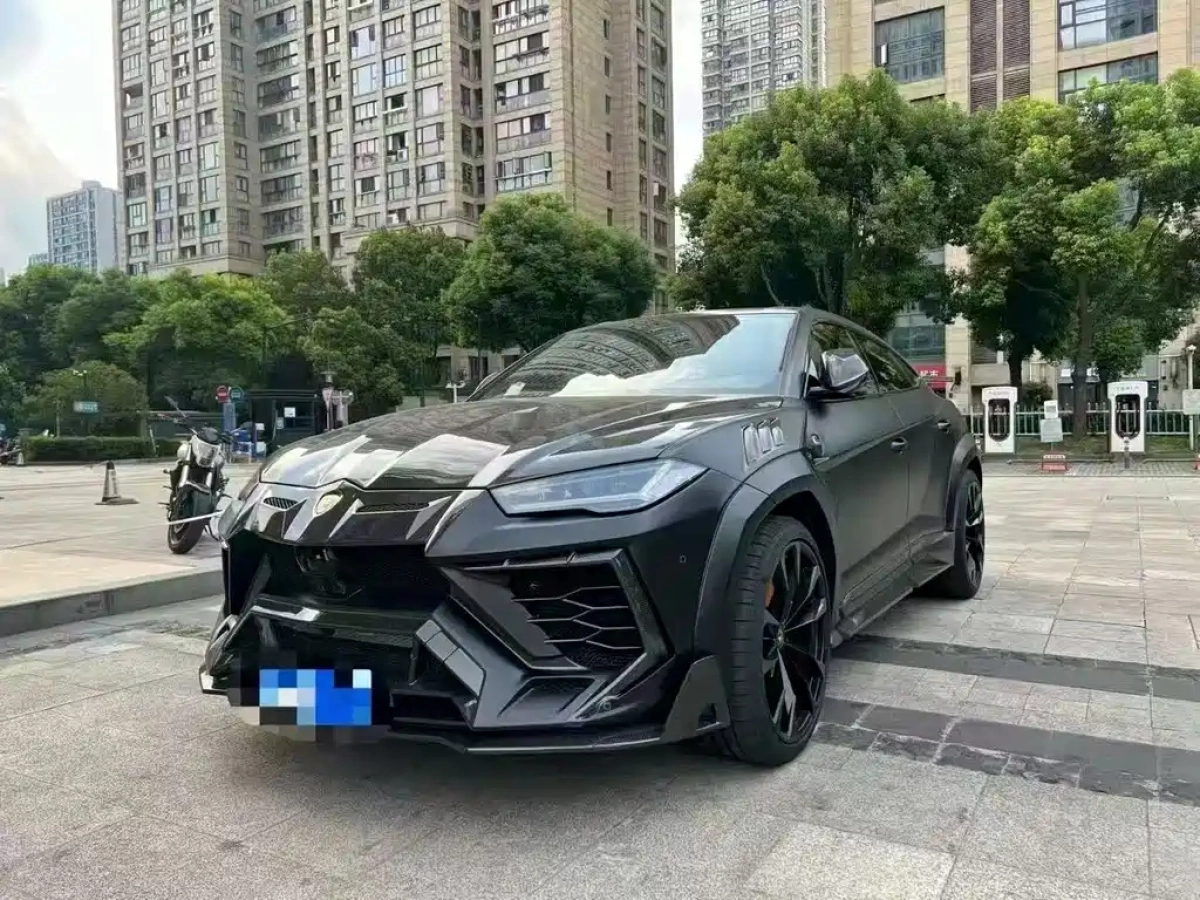 LAMBORGHINI URUS  2021