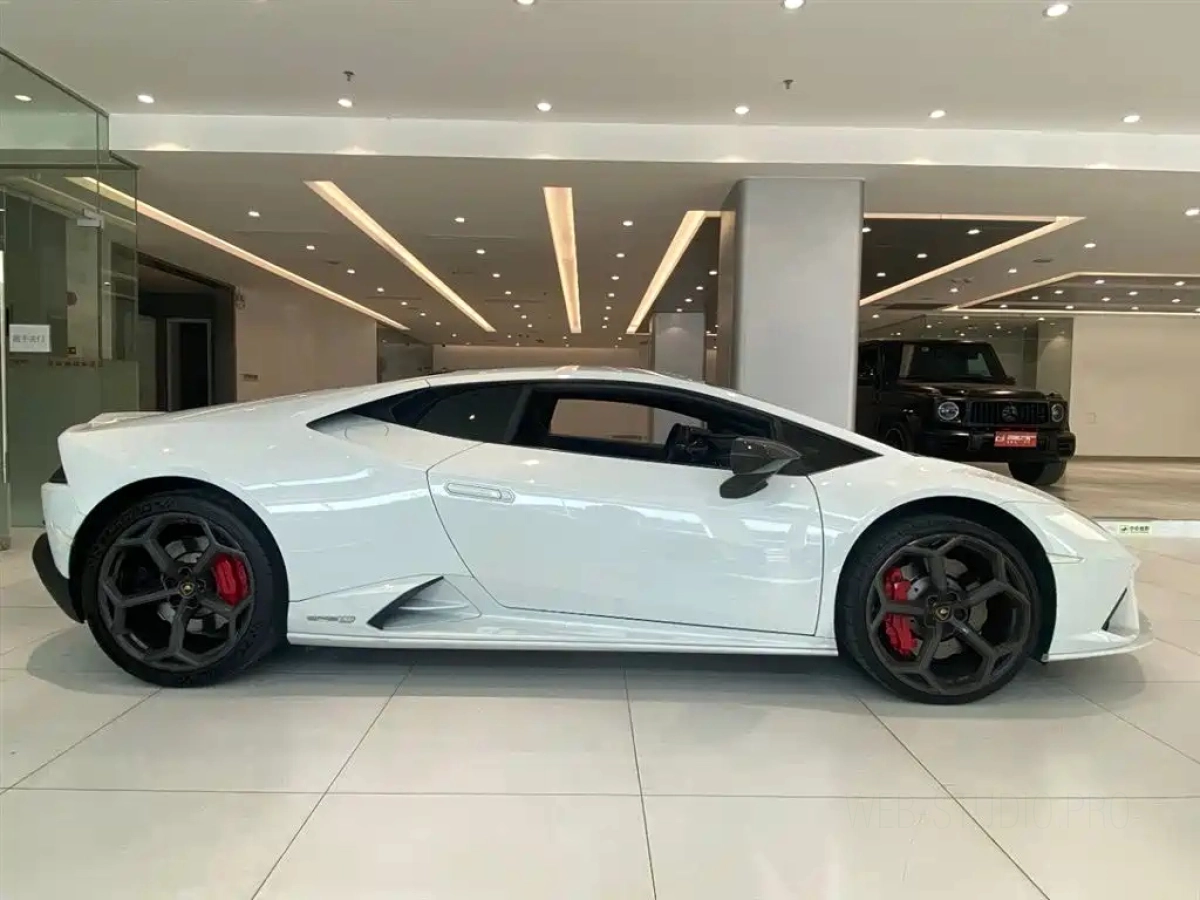 LAMBORGHINI HURACAN