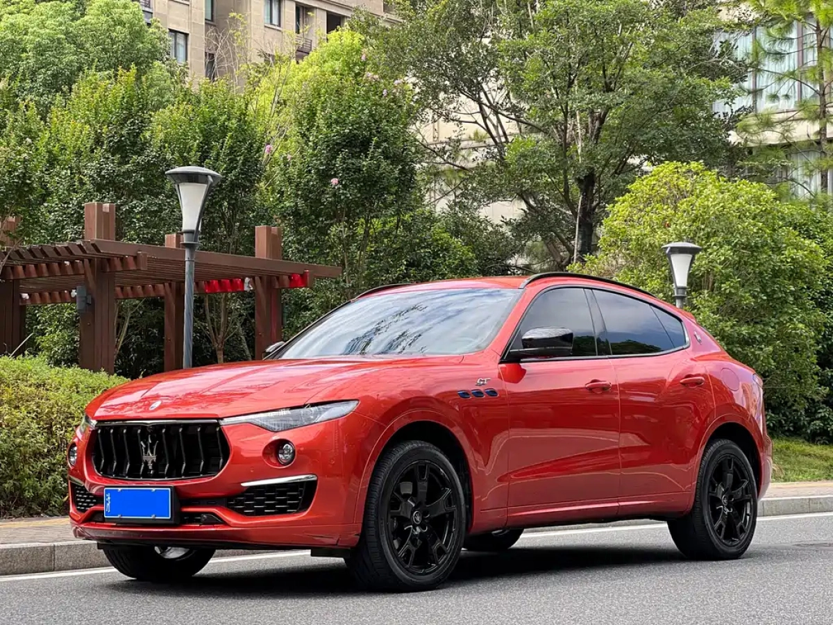 MASERATI LEVANTE  2022