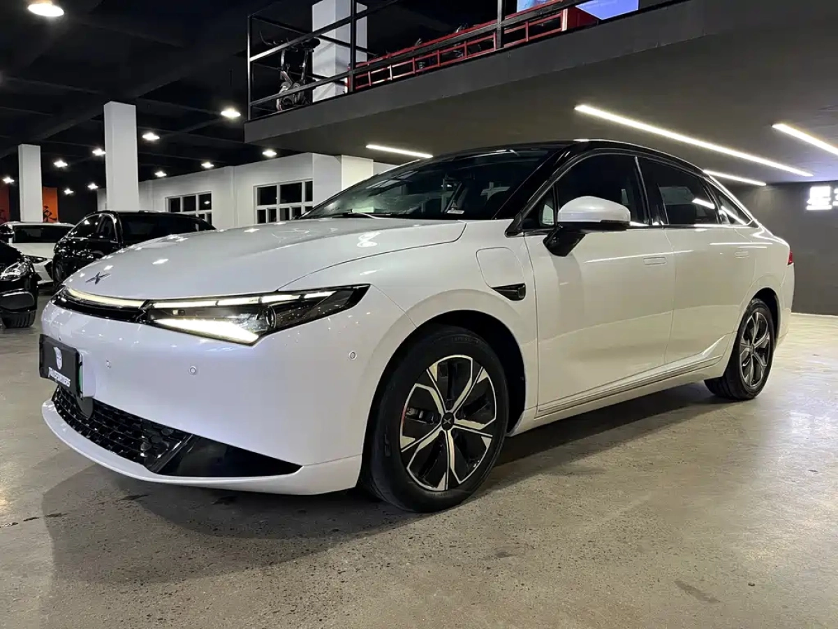 XPENG MOTORS P5  2024
