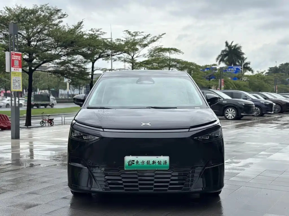XPENG MOTORS X9  2024