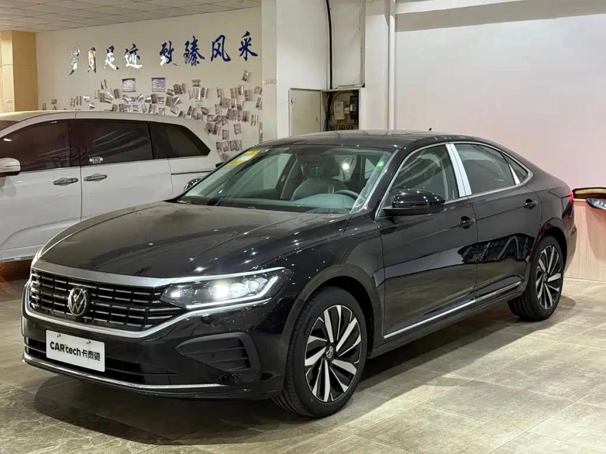 VOLKSWAGEN PASSAT  2025