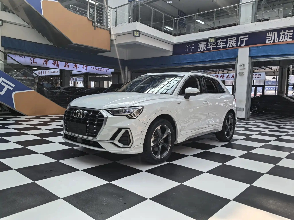 AUDI Q3  2021