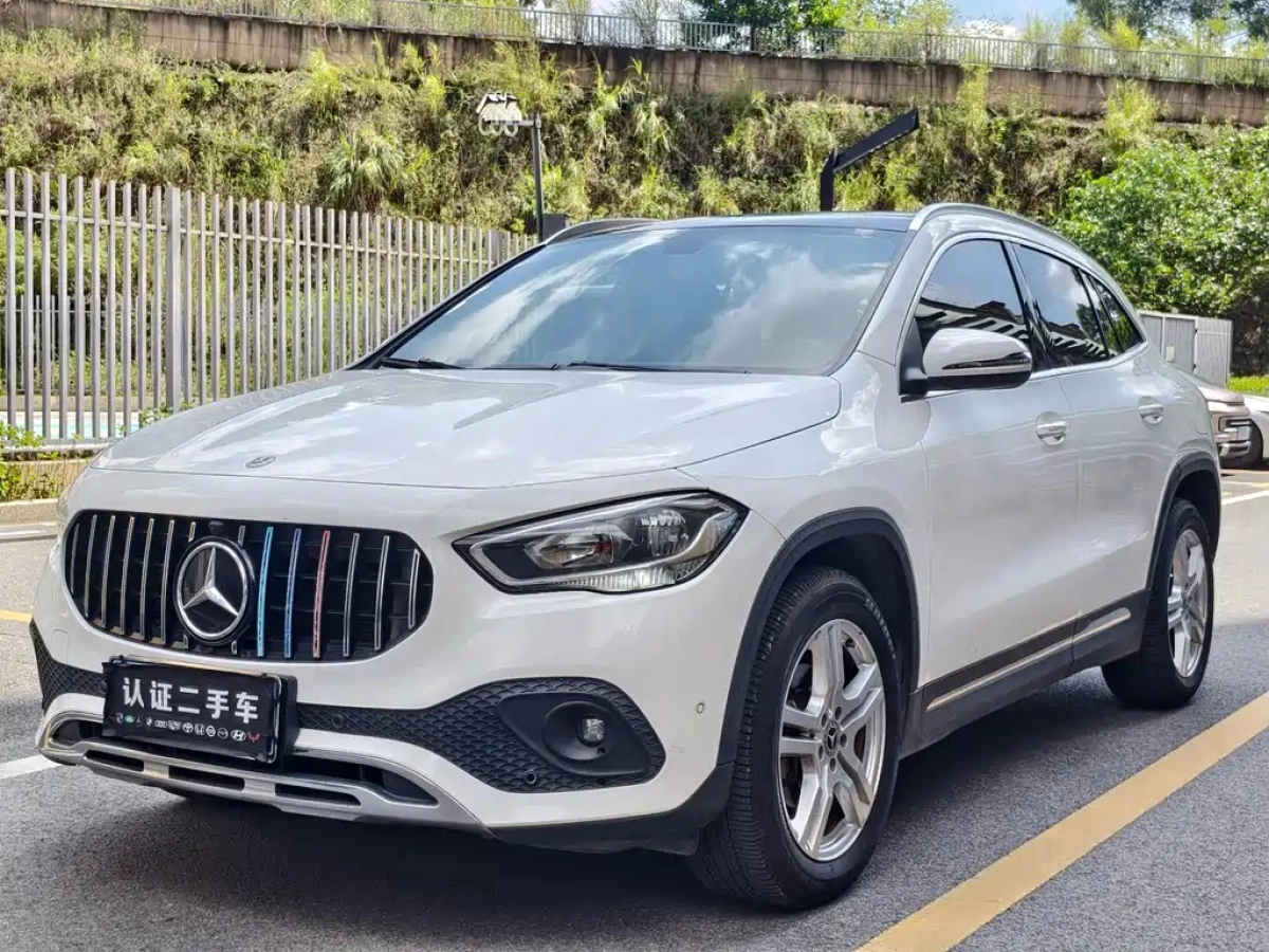 MERCEDES BENZ GLA