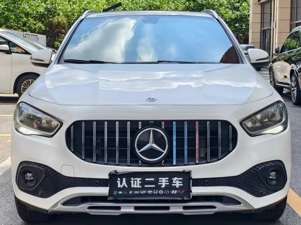 MERCEDES BENZ GLA