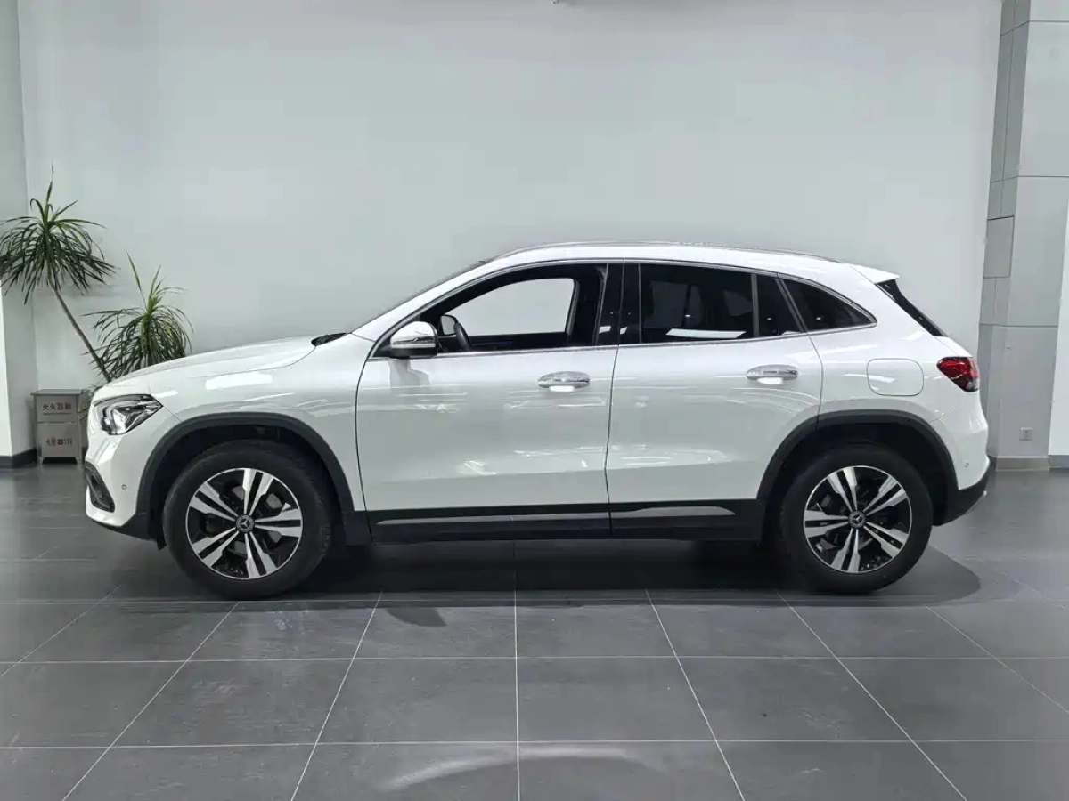 MERCEDES BENZ GLA