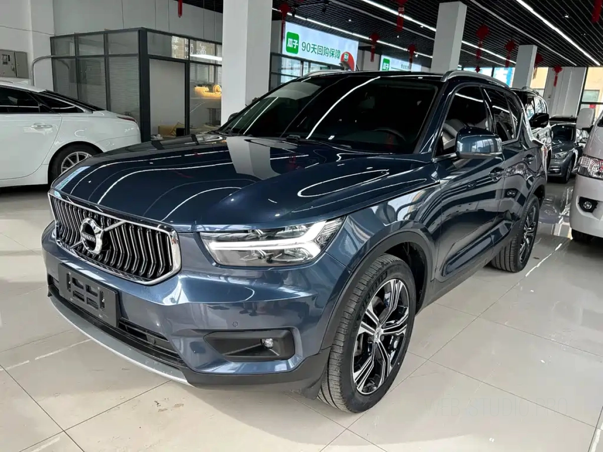 VOLVO XC40  2021