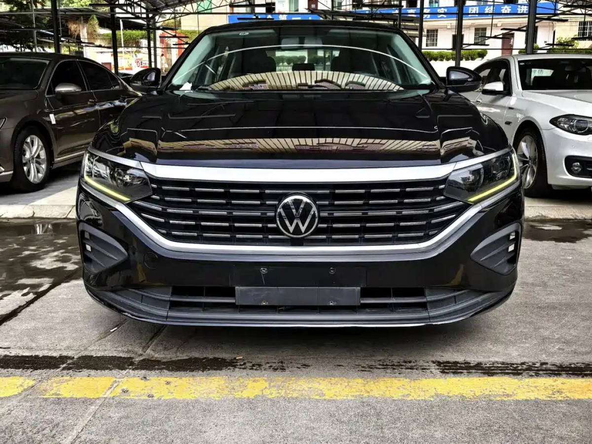 VOLKSWAGEN PASSAT  2022