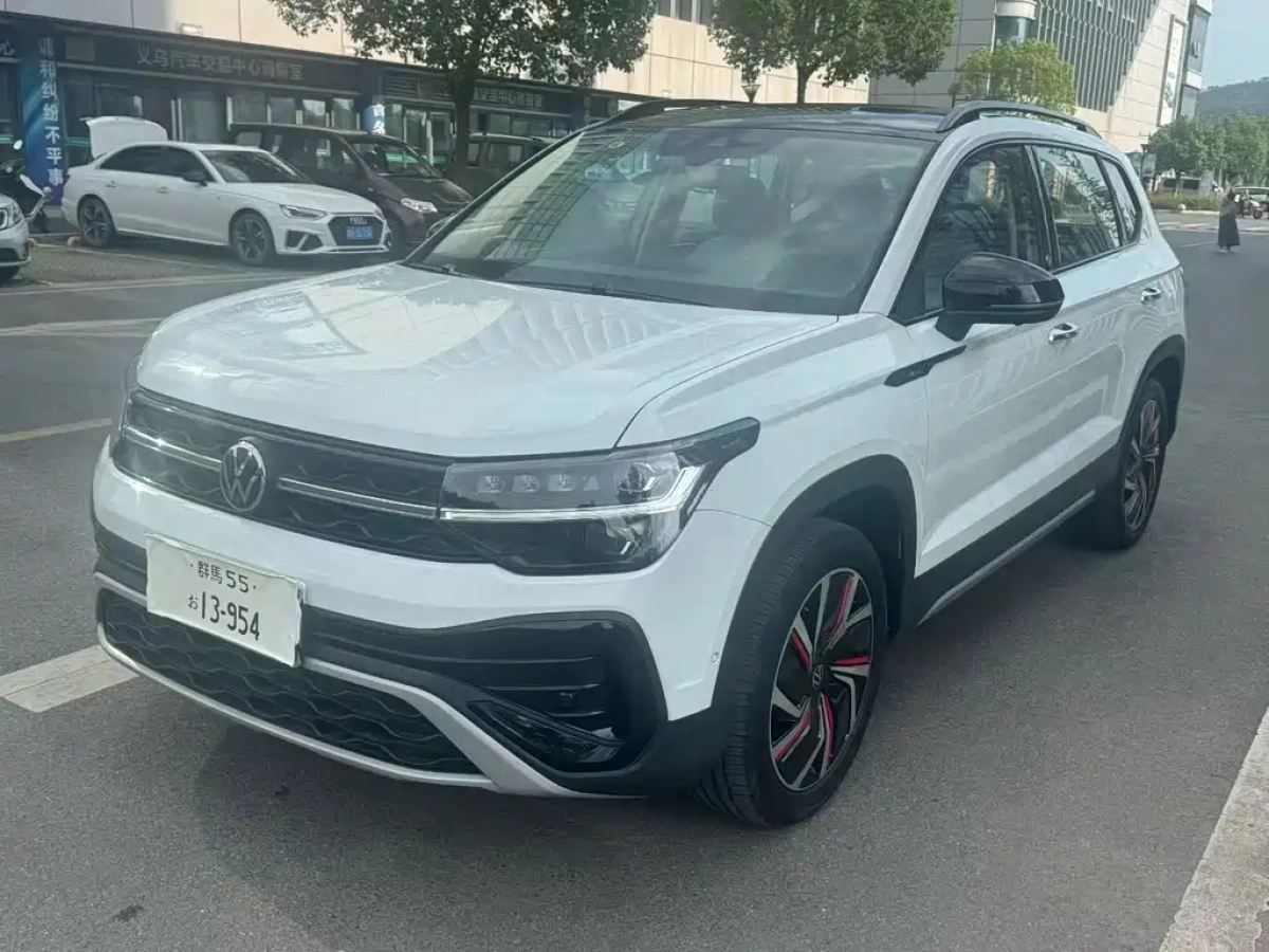 VOLKSWAGEN THARU  2024