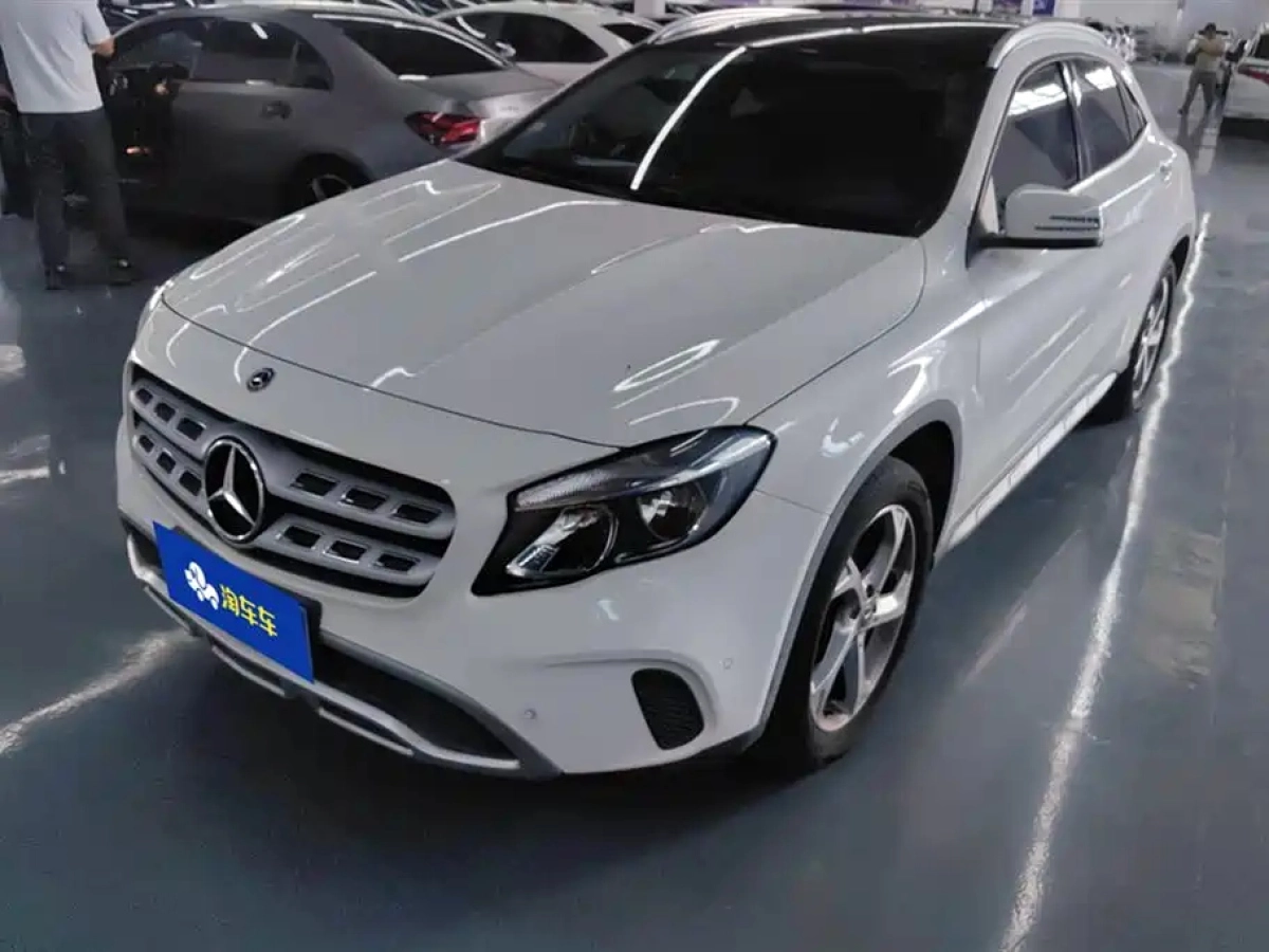 MERCEDES BENZ GLA  2018