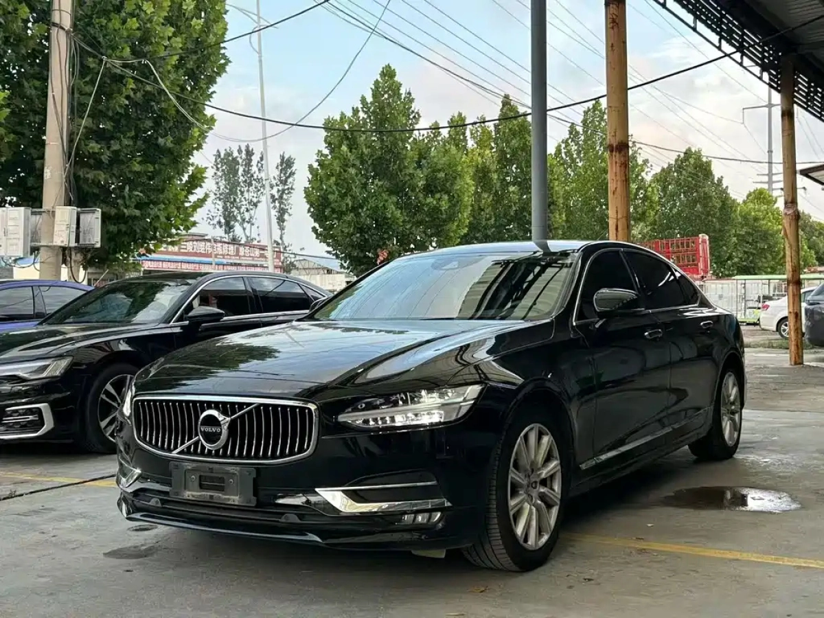 VOLVO S90