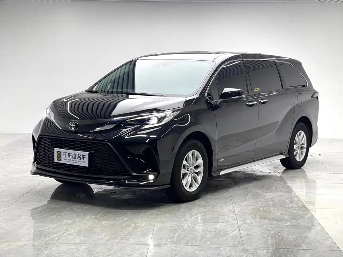 TOYOTA GRANVIA  2024