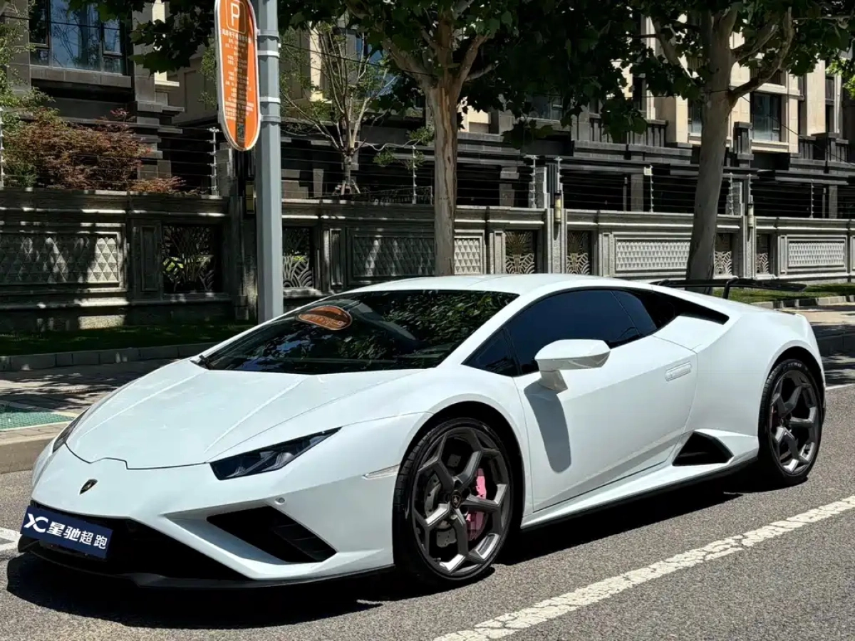 LAMBORGHINI HURACAN