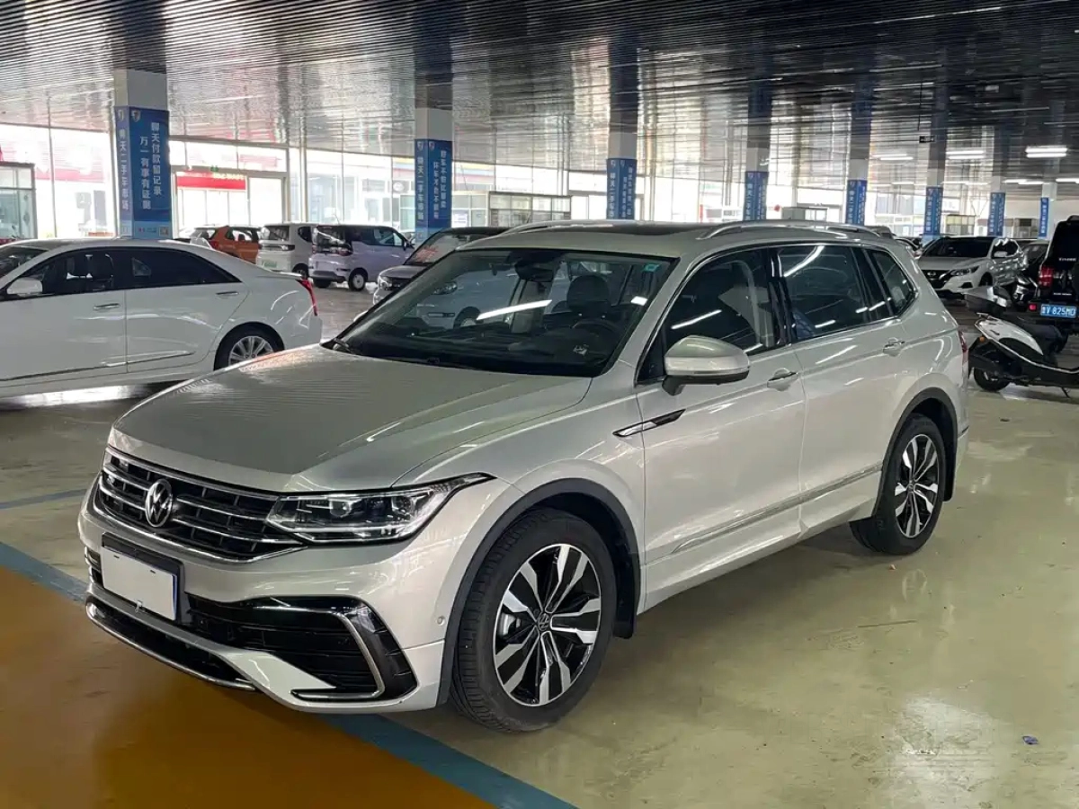 VOLKSWAGEN TIGUAN L  2022