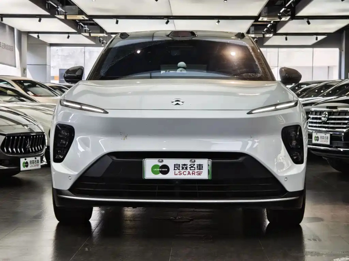 NIO ES8