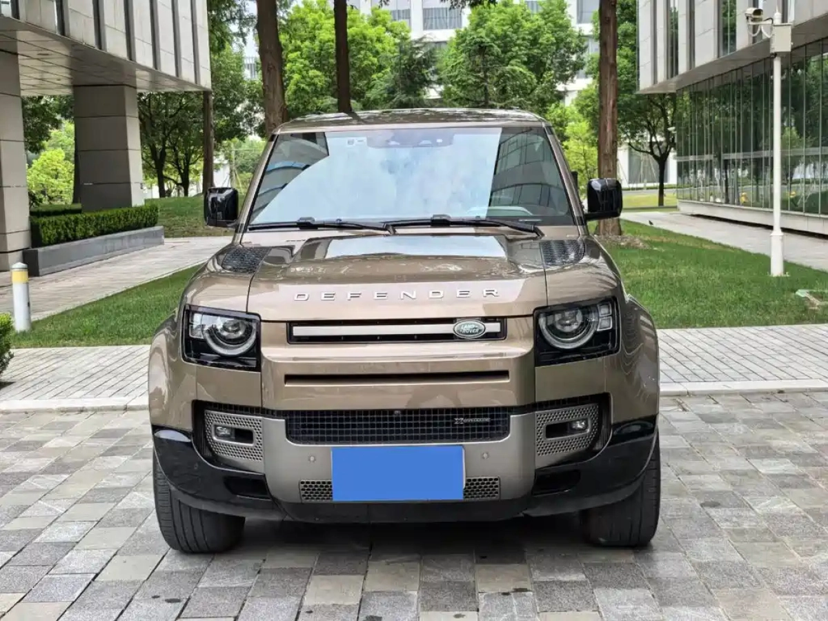 LAND ROVER DEFENDER