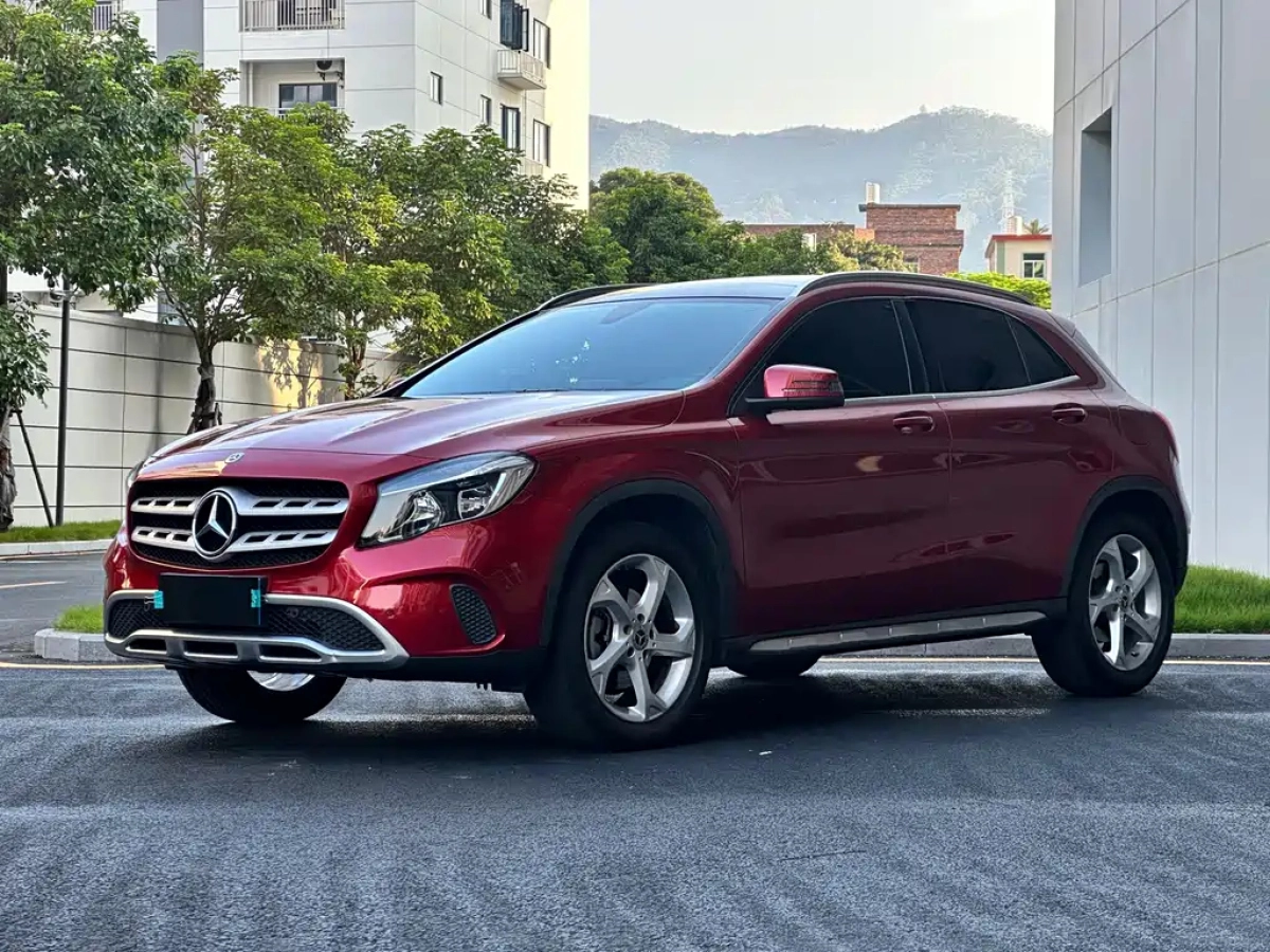MERCEDES BENZ GLA  2019