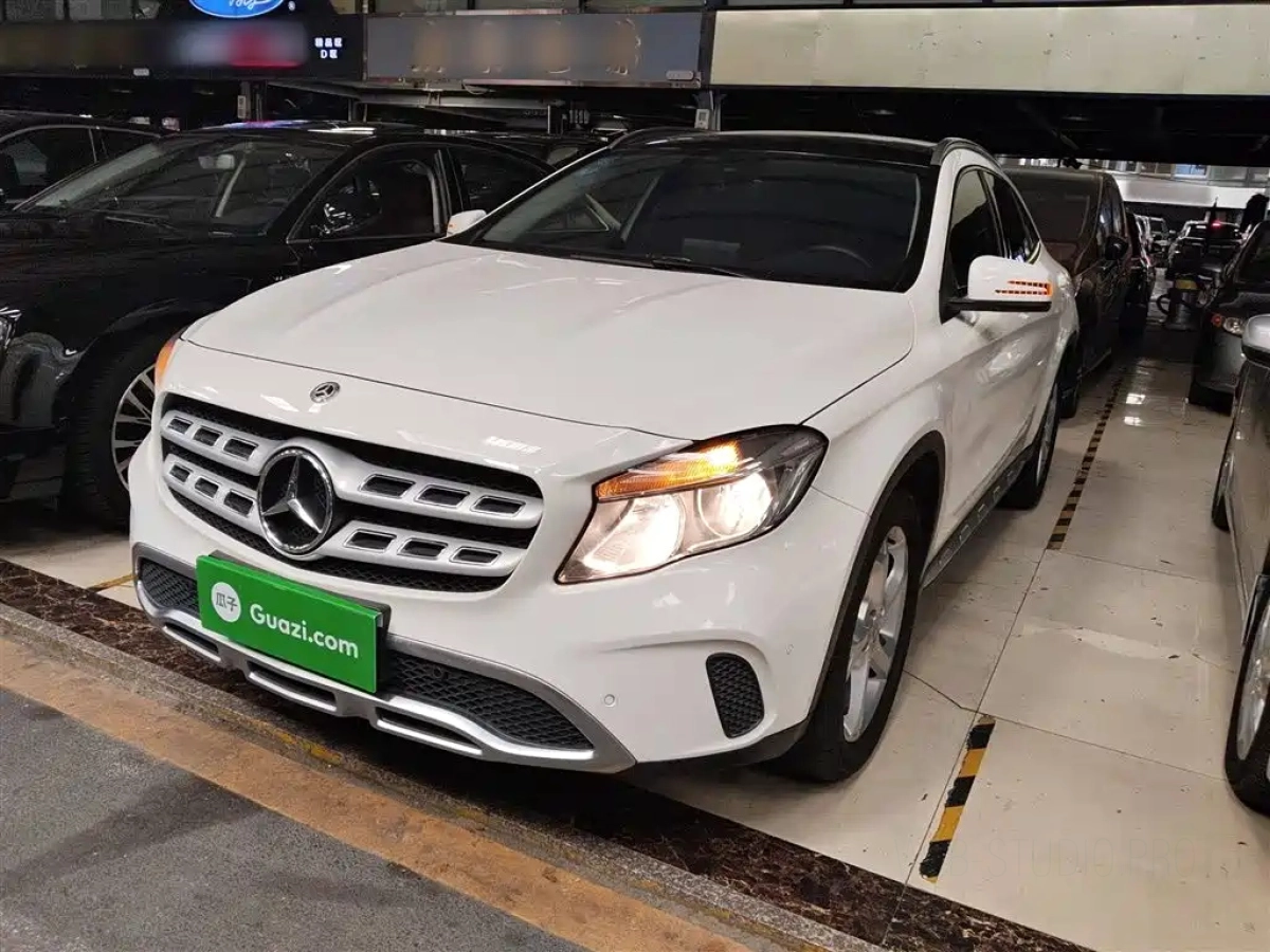 MERCEDES BENZ GLA  2019