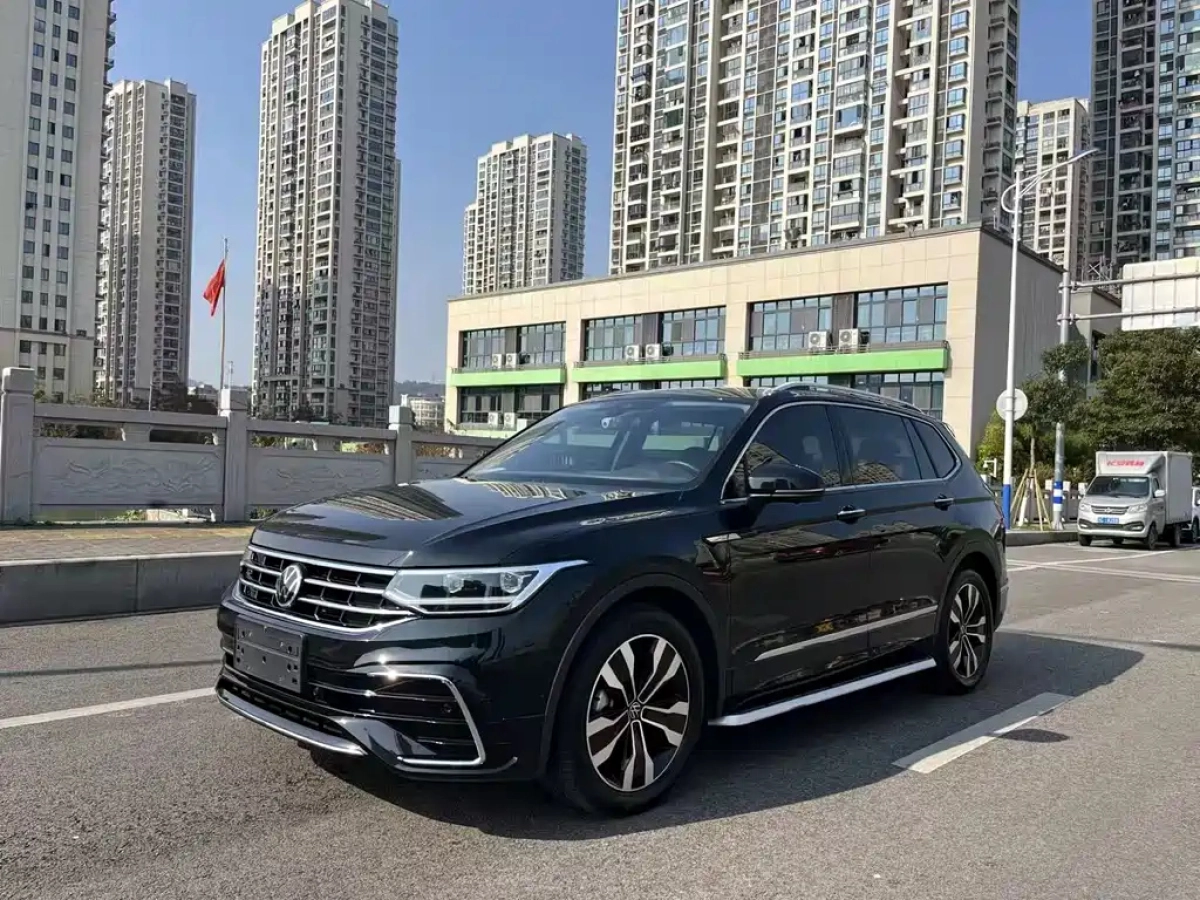VOLKSWAGEN TIGUAN L  2022