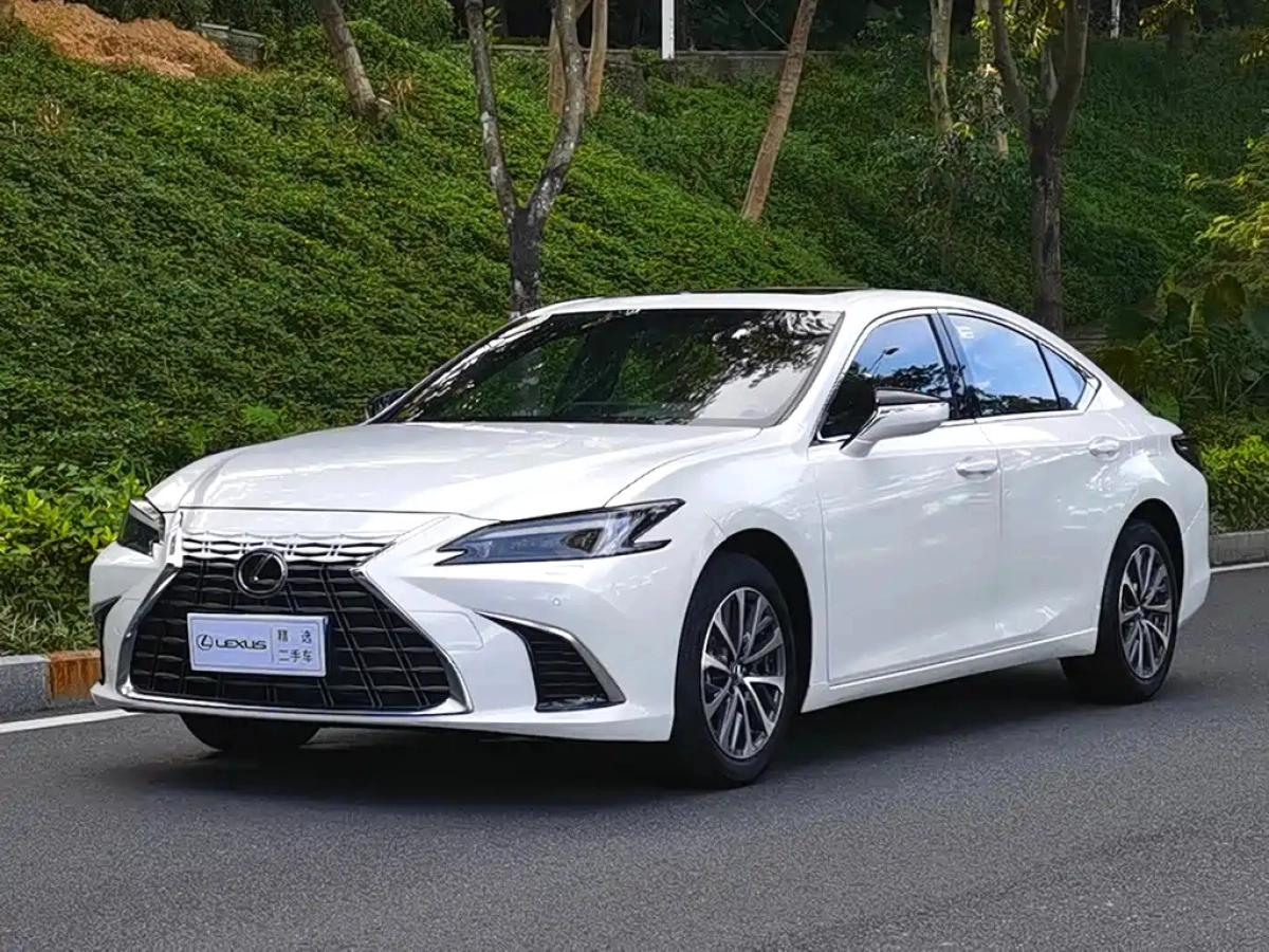 LEXUS ES  2025