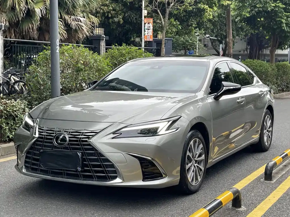LEXUS ES  2025