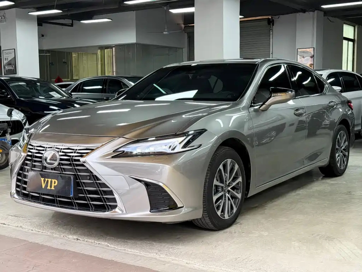 LEXUS ES  2025