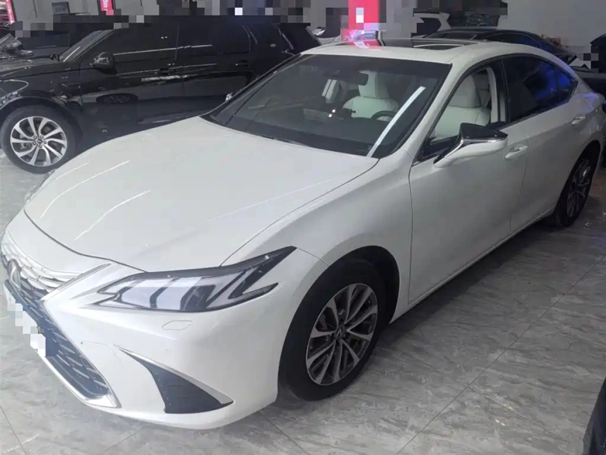 LEXUS ES  2025