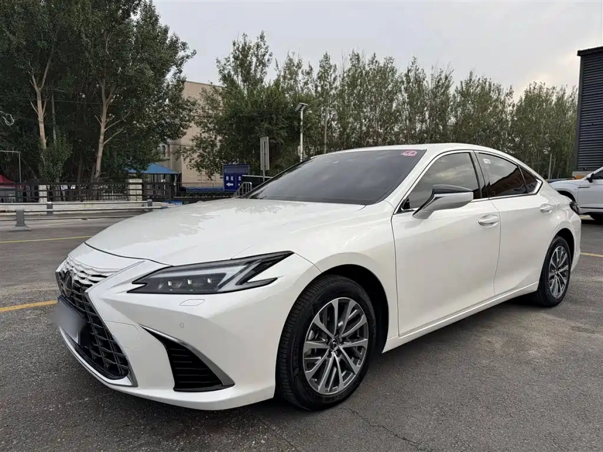 LEXUS ES  2025