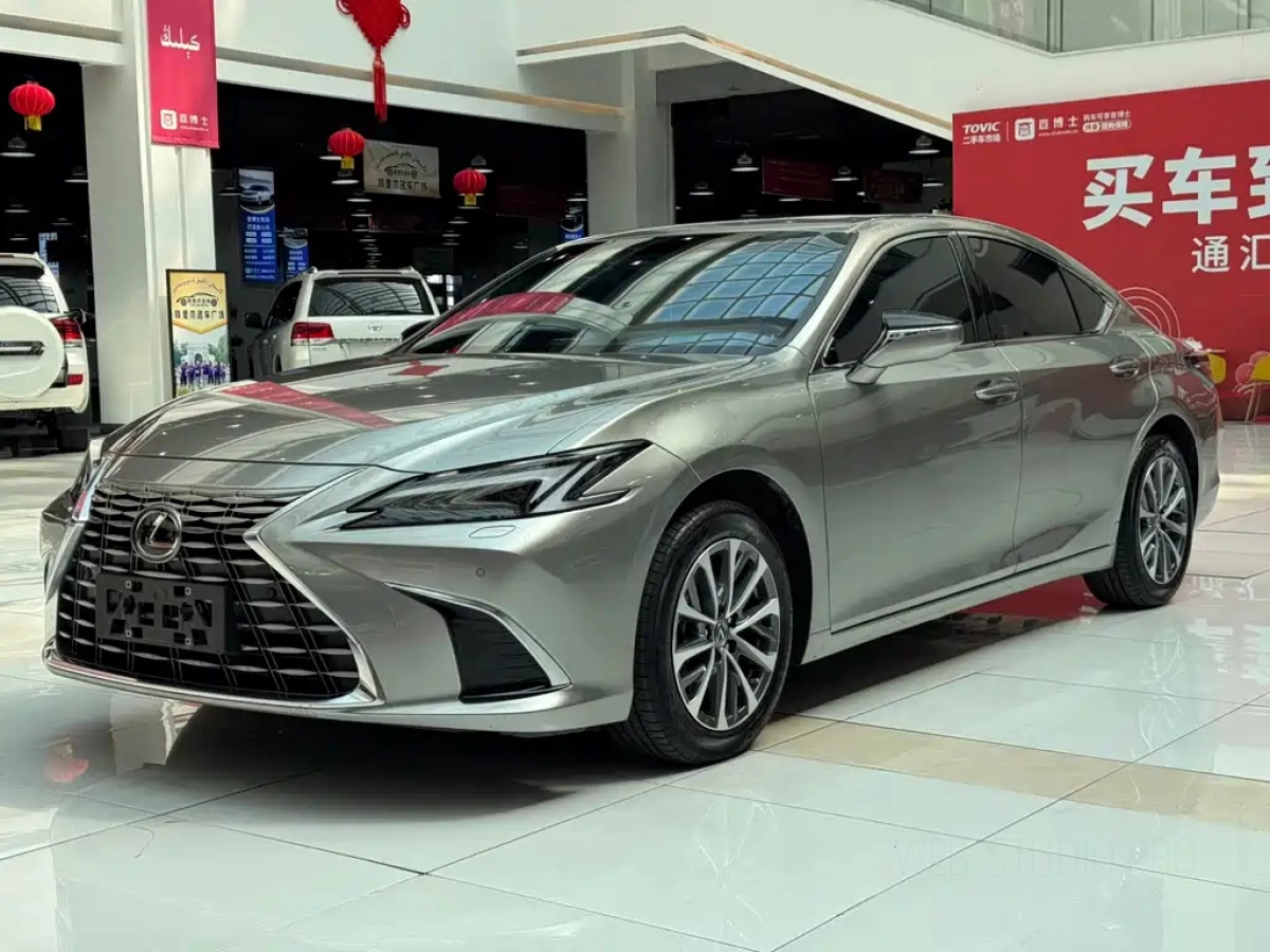 LEXUS ES  2025