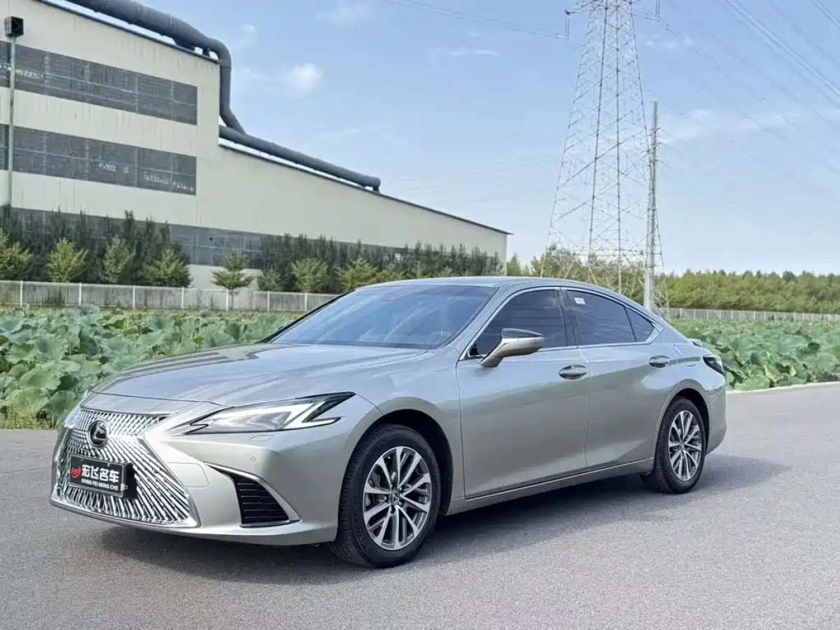 LEXUS ES  2025