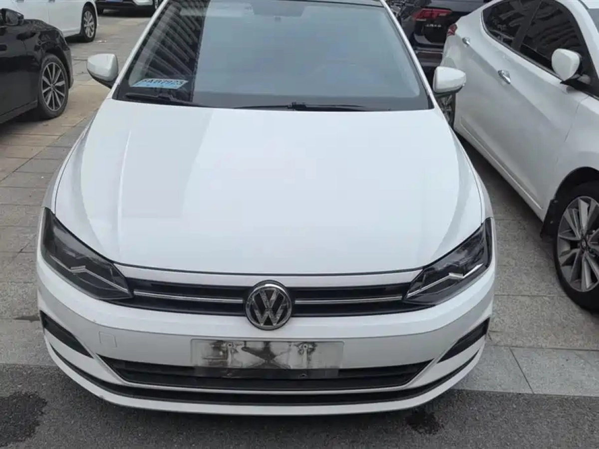 VOLKSWAGEN POLO