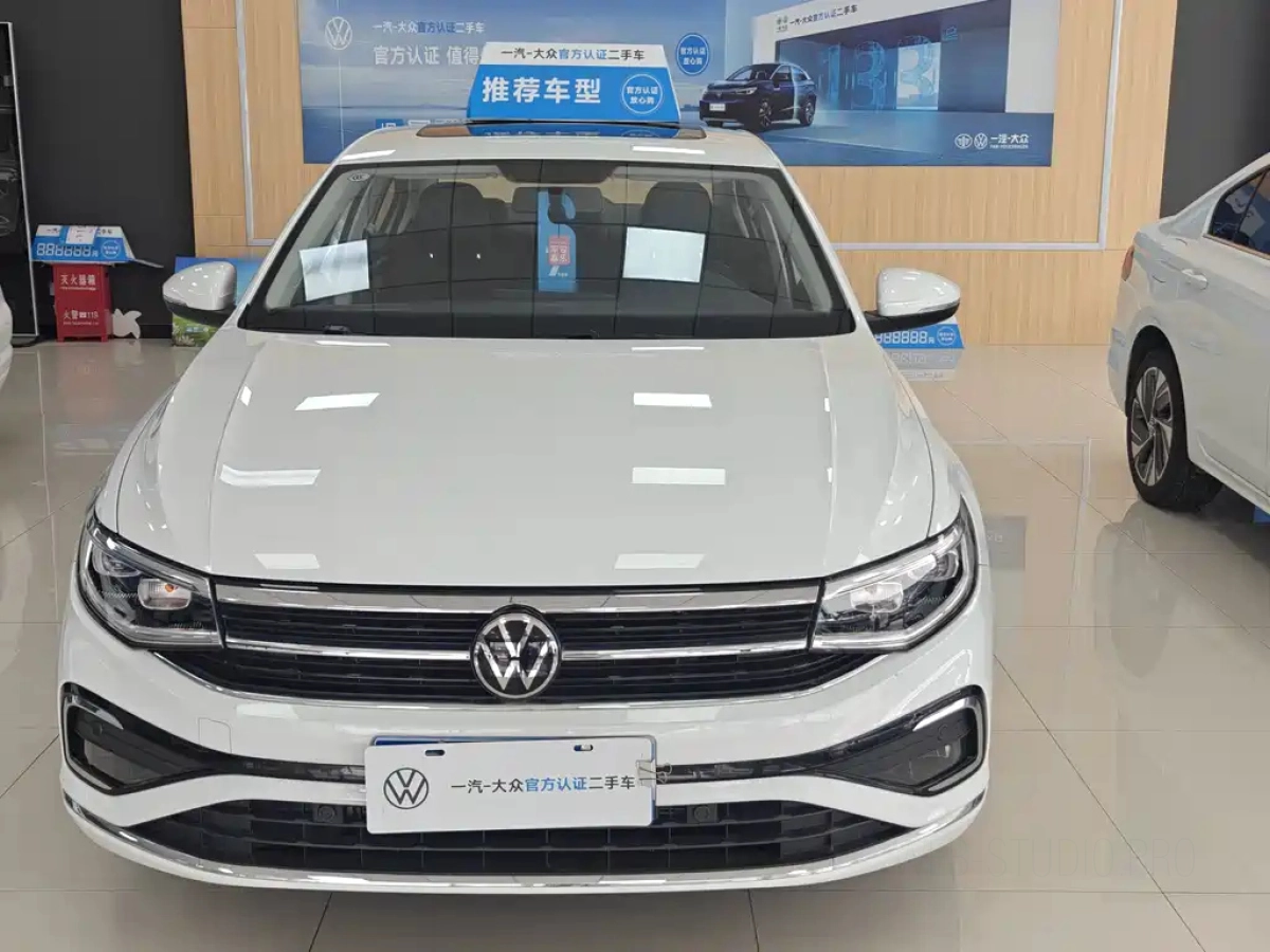 VOLKSWAGEN BORA  2024