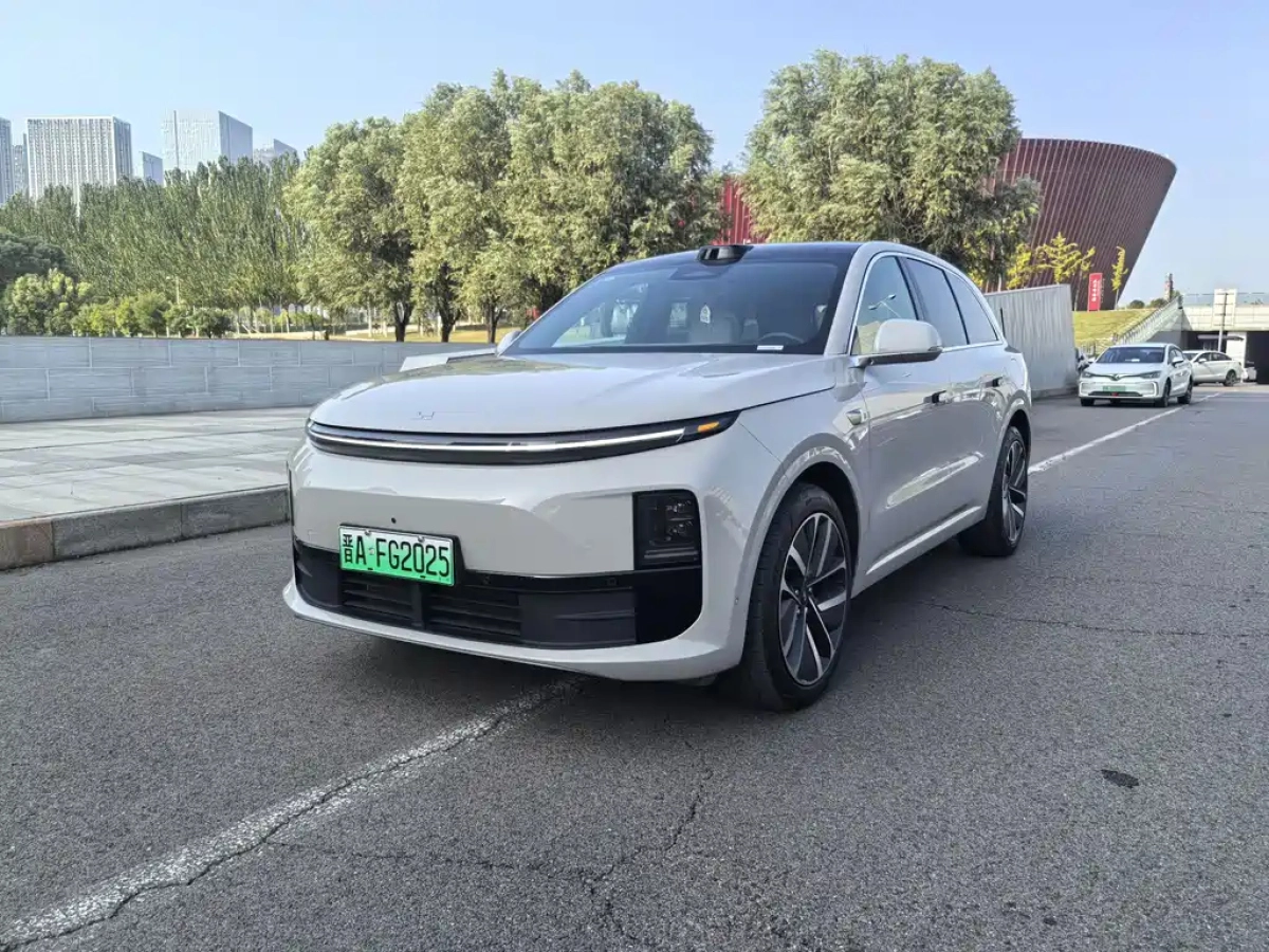 LI AUTO L6  2024
